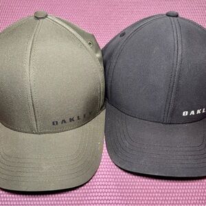 2 Oakley Hat - Classic Mid Snap Back Cap - Black/green Excellent Condition